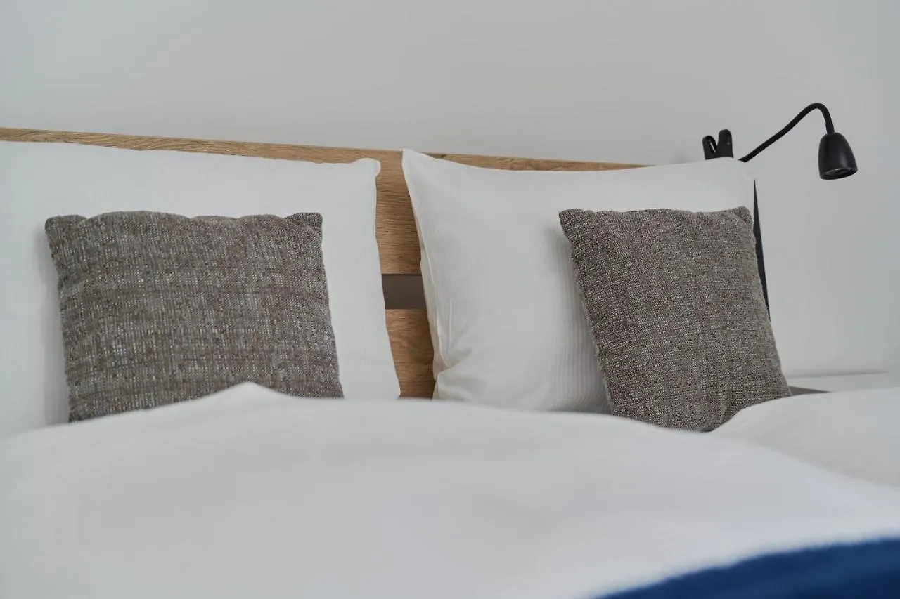 City Center Mirrors Apartment With Parking By Noclegi Renters Wrocław 0*,