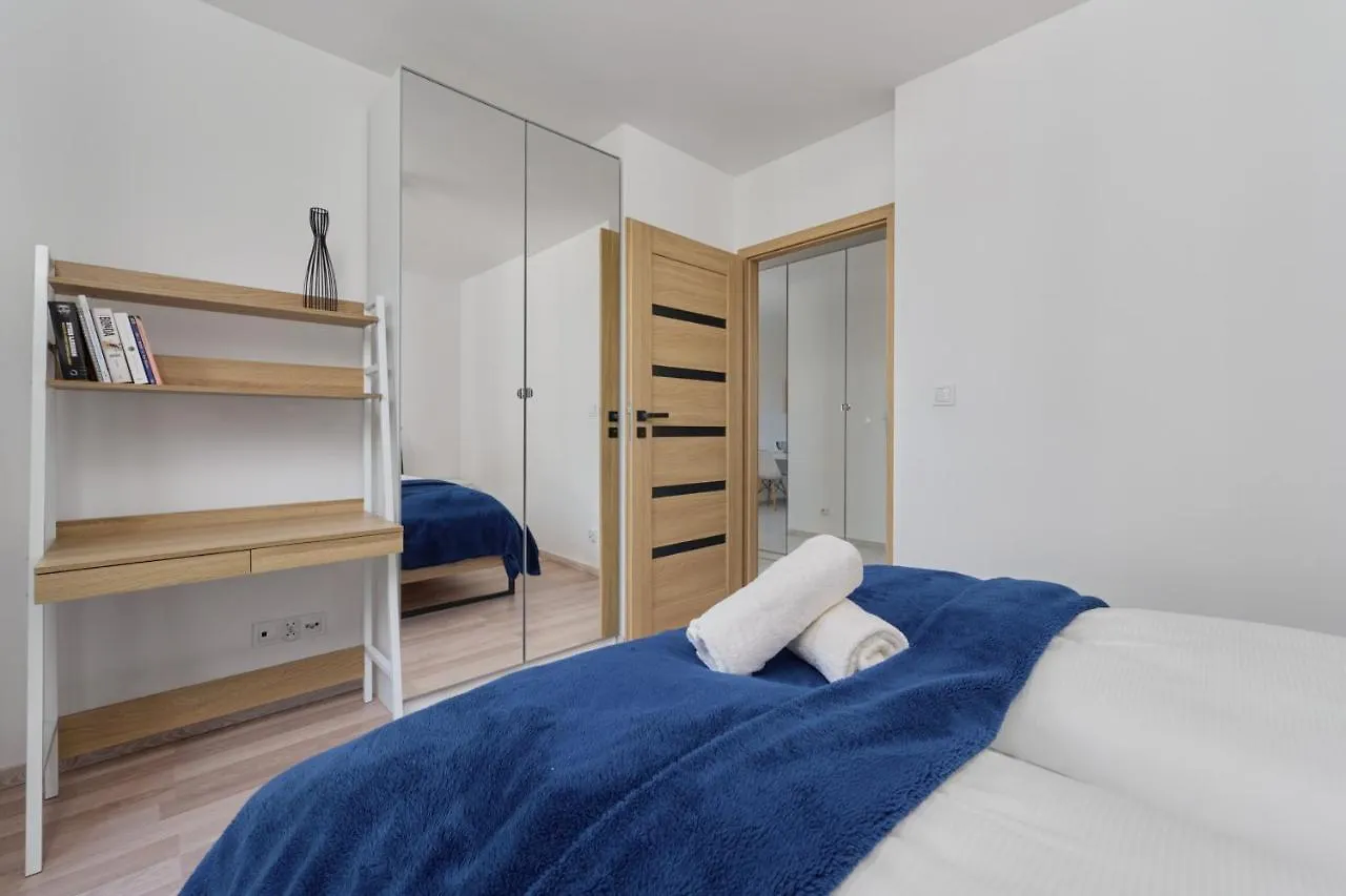 City Center Mirrors Apartment With Parking By Noclegi Renters Wrocław